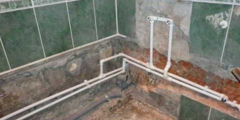 Potrubí v koupelně a na toaletě - správná instalatérská schémata